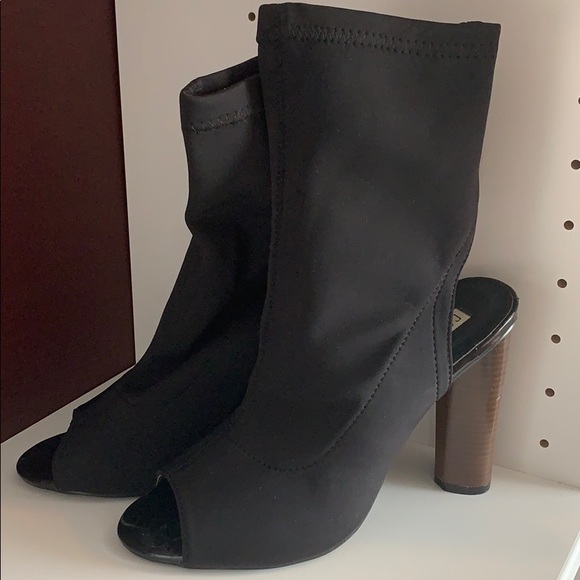 Open toe booties - Picture 2 of 4
